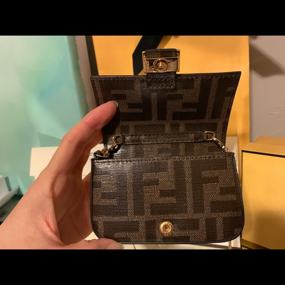 ❌SOLD❌ Fendi Nano baguette - Picture 5 of 16